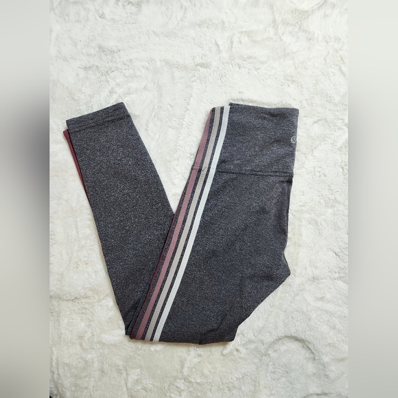 Lululemon Take A Hint 7/8 Tight *25". Size 6. - Picture 13 of 17